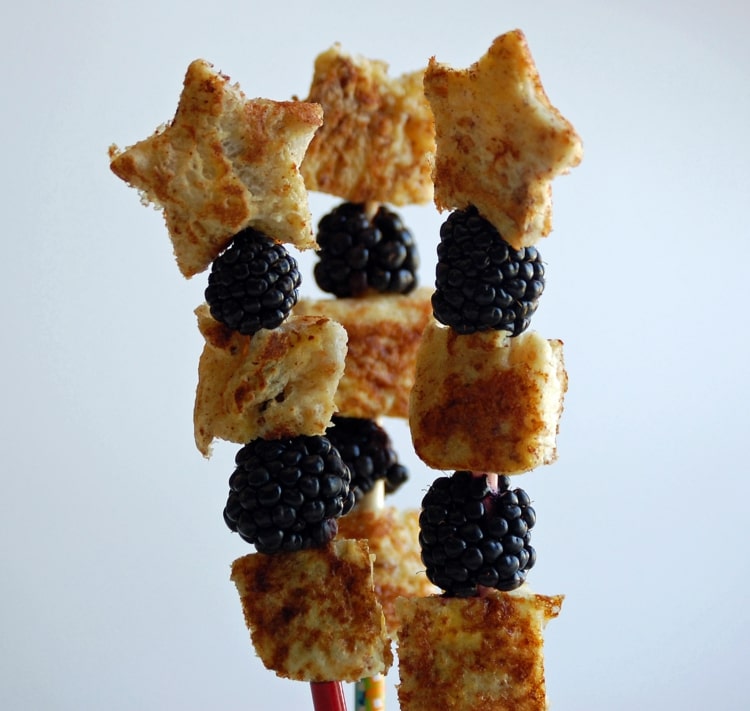 Zdravý francúzsky toast s černicami, vanilkou a škoricou - vykrajujte deťom krásne tvary