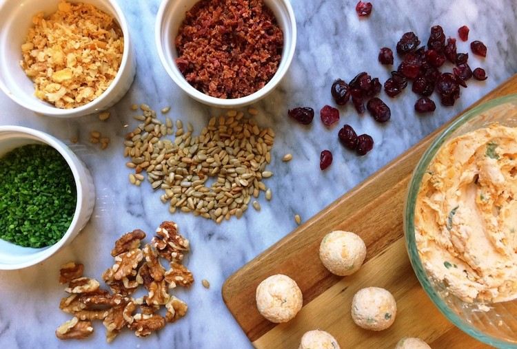 Smotanové guľky si urobte sami, suroviny premiešajte