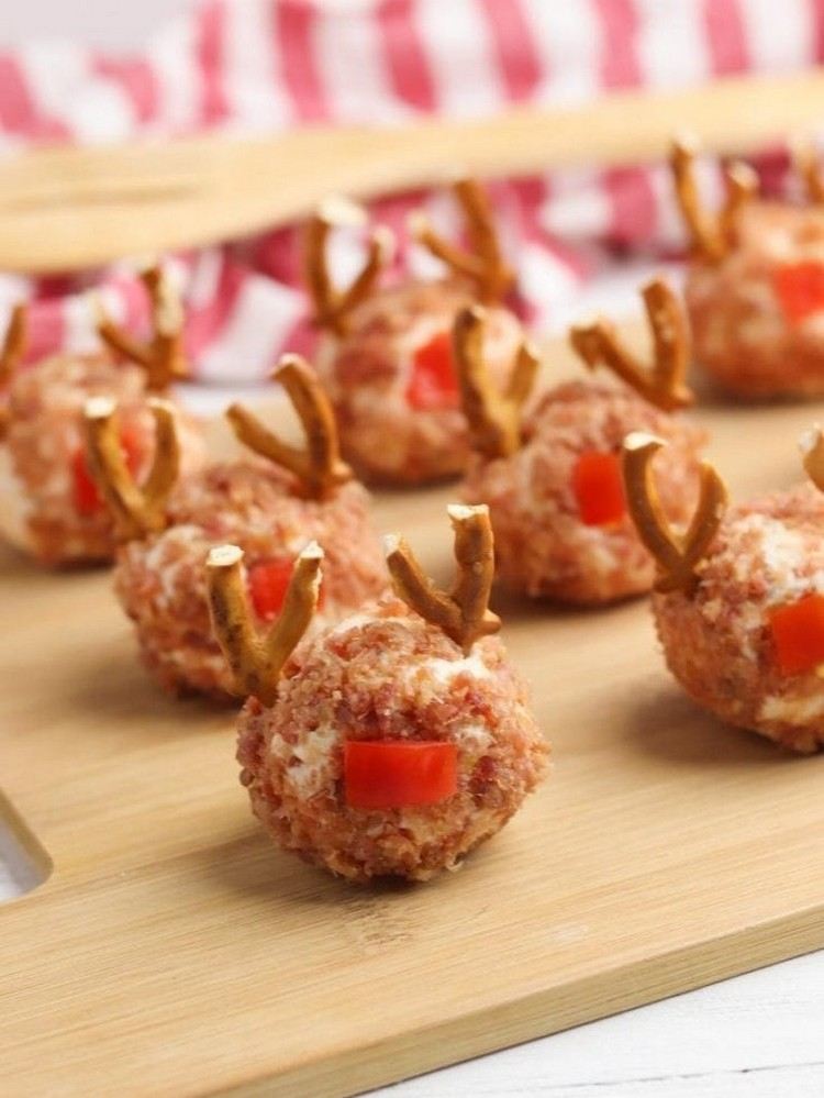 Smotanové tvarohové guľky ako vianočné jedlo pre prsty