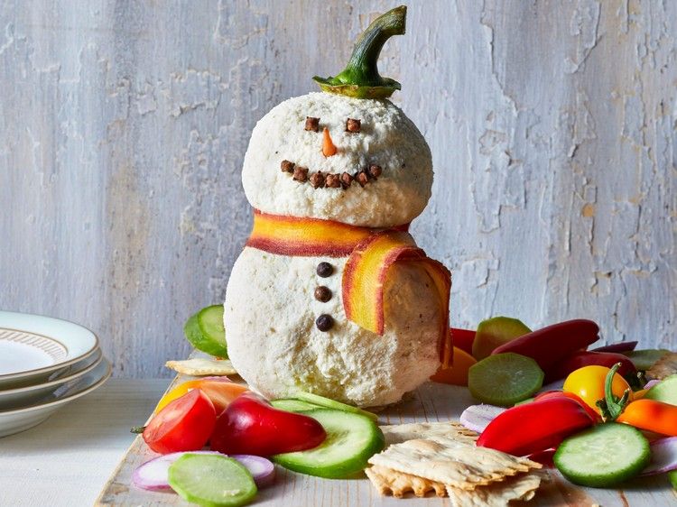 Snehuliak zo smotanového syra na vianočný bufet
