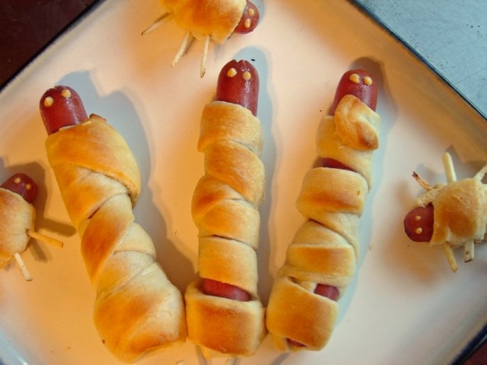 s lístkovým cestom a malými párkami Finger-food-nápady-s-párky-a-svetlo-cesto