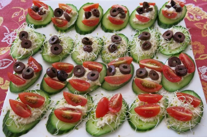 Stredomorský recept s uhorkou a paradajkami Recept s uhorkou a paradajkami s olivami