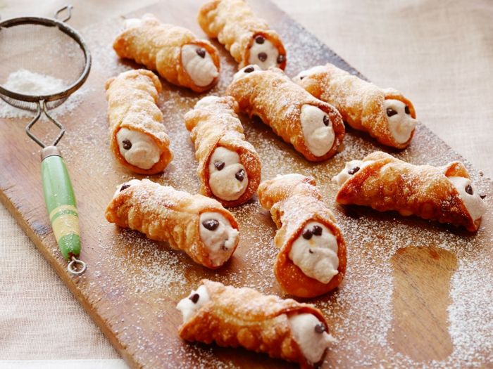 domáce cannoli s lístkovým cestom a krémovou náplňou Plnené-cannoli-so-syrom-domáce
