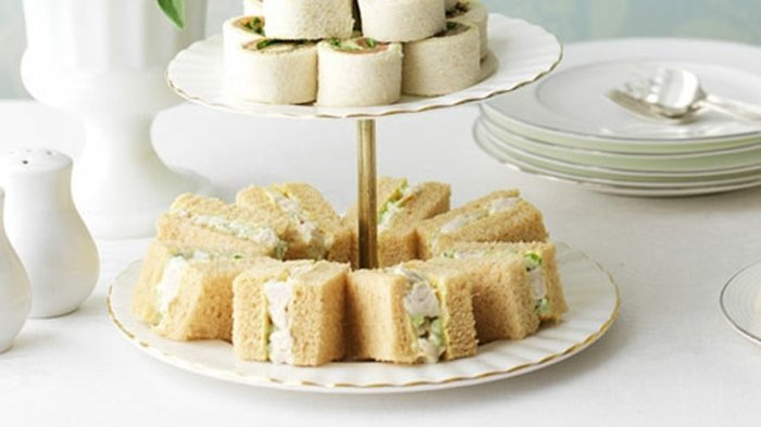 Rolky alebo jednohubky s bielym chlebom Prstové rolky