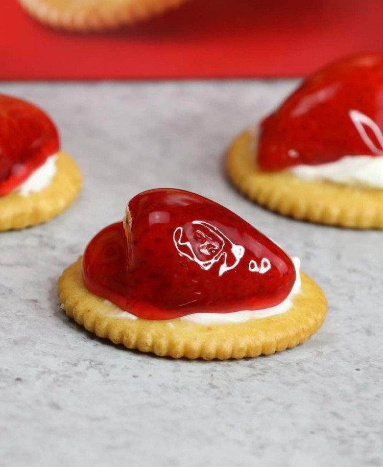 finger food-quick-party-bites-jahody-sladké