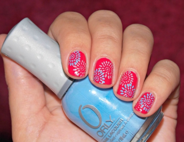 dizajn ružové nechty kvety ohňostroj svetlo modrá