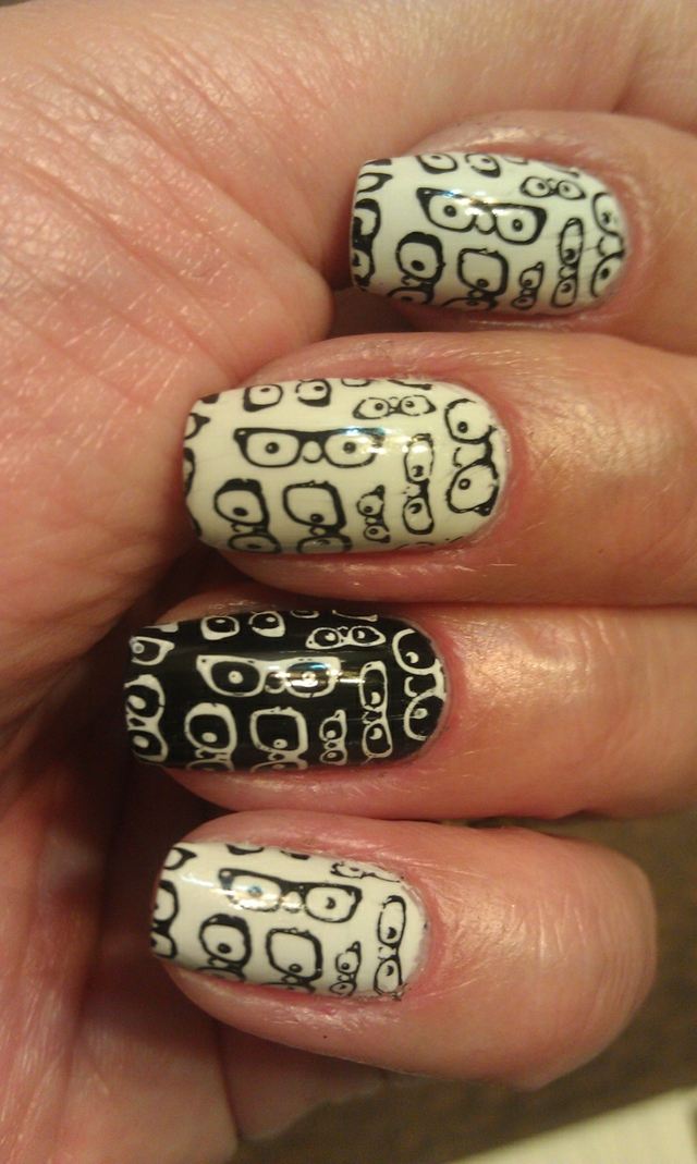 nechty maľovanie okuliare vzor čierny dizajn