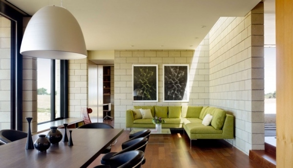 interiérový dizajn kamenný múr dizajnér dom s plochou strechou v modernom štýle