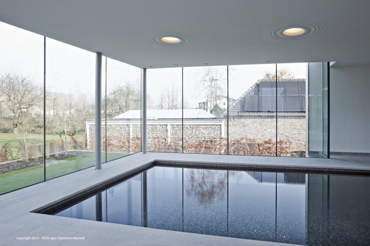 konzolové zasklenie-priestor-krytý-bazén