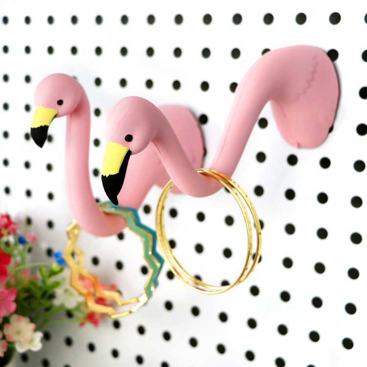 Ozdobná omietka z plameniaka v Paríži vám umožní postaviť šperky sami