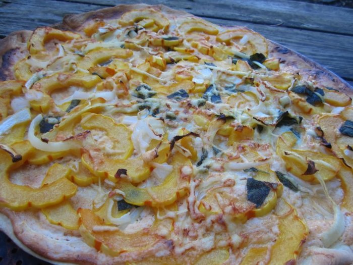 Na Halloween použite tekvicu - upečte tarte flambée s tekvicou tarte flambée sladké tekvicové cesto francúzska cibuľa