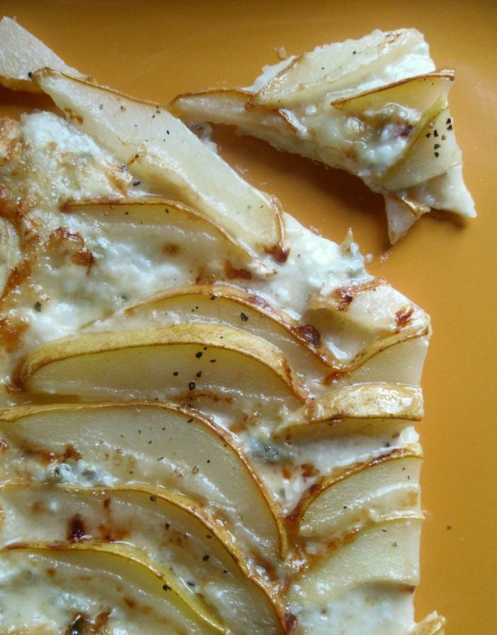 Sladké tarte flambée s jablkom ovocný sladký smotanový syr tarte flambée hruškový krém