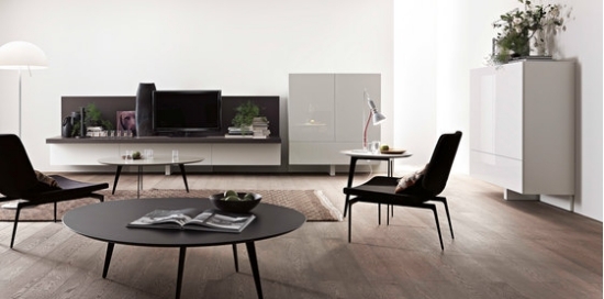 jednoduchý interiér flexibilné nástenné police navrhuje lema jednoduché interiérové flexibilné prevedenie nástenných políc od spoločnosti lema