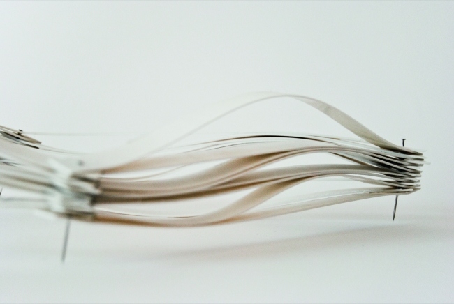 zakrivená polica flexibilná značková nástenná polica hafriko zakrivená polica flexibilná dizajnová nástenná polica od hafriko