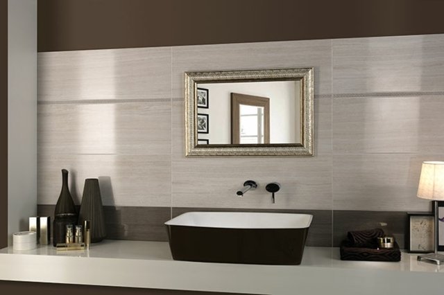 Obklady-terra-béžová-a-tmavo-hnedá-s leskom