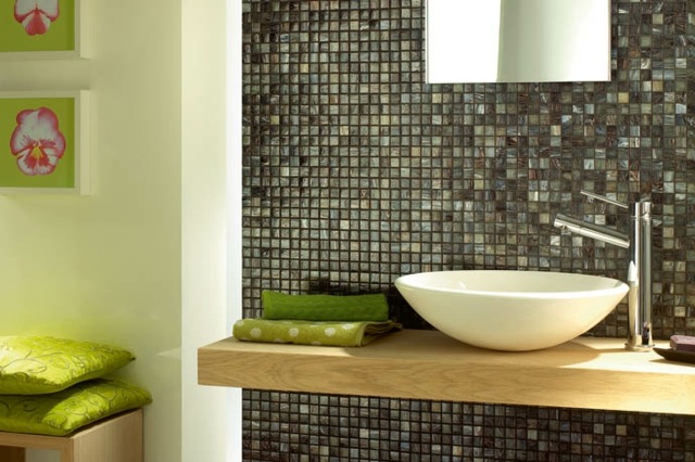 zelené akcenty-v kúpeľni-mozaikové dlaždice