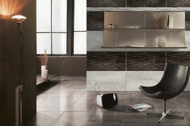 sivé-obklady-s-figúrkami-minimalistické-kúpeľňové-kreslo-vyrobené z plastu