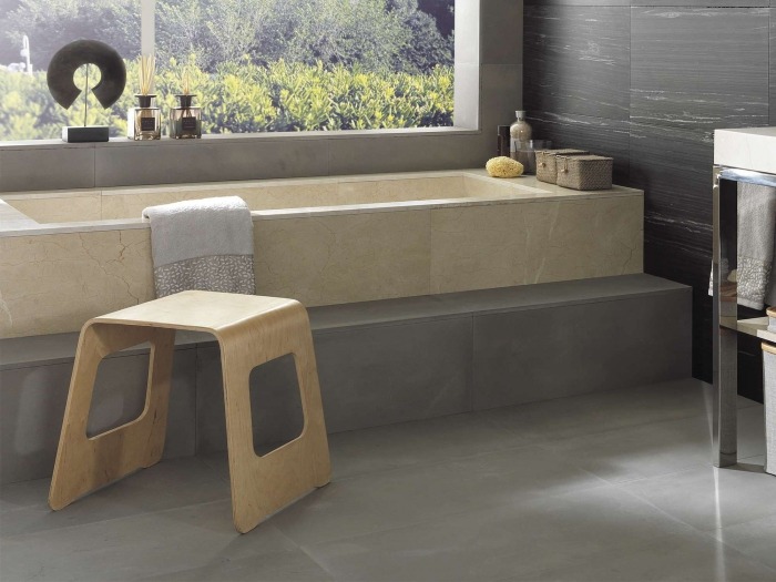 Porcelánové kameninové dlaždice v pieskovcovom vzhľade od L'ANTIC COLONIAL dlažba-pieskovec-optika-kúpeľňa-L'ANTIC-COLONIAL-sivá