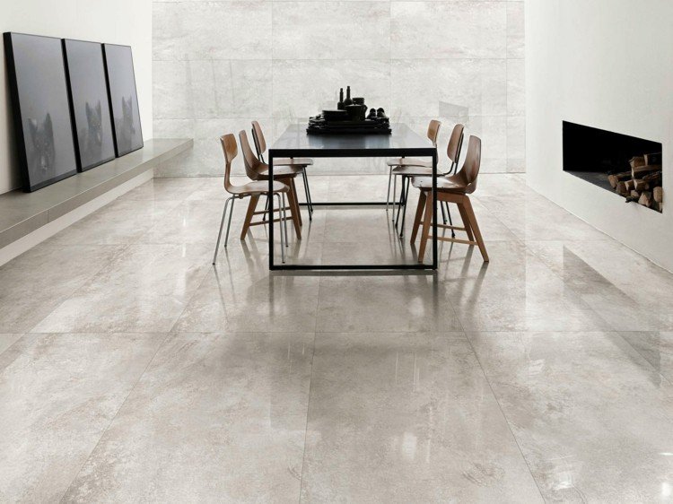 dlažba v kamennom vzhľade evoque domáca podlaha svetlo sivý jedálenský stôl ušľachtilý krb