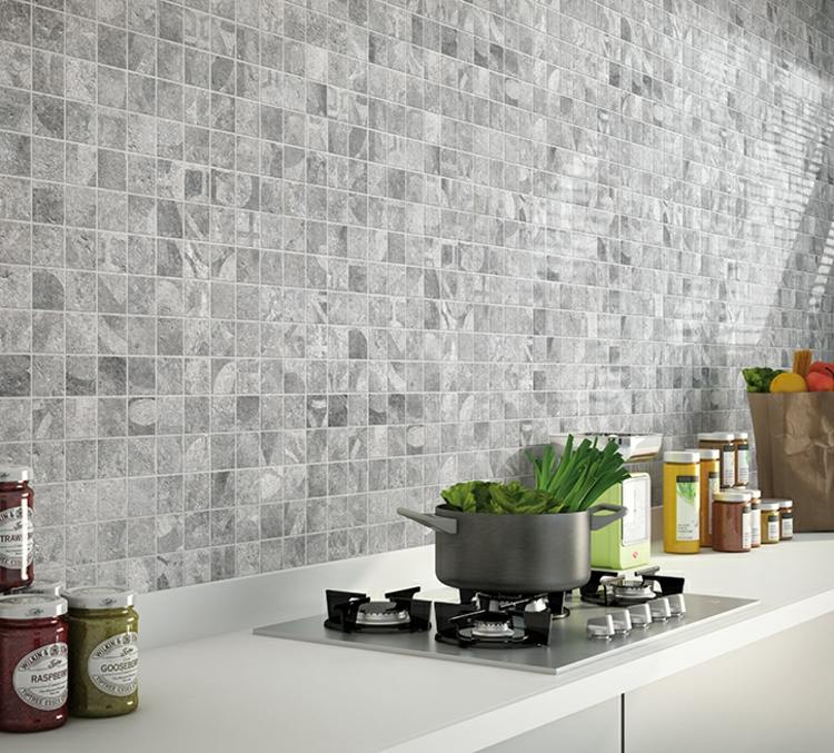 dlažba kameň vzhľad verva kuchynská priečka stena mozaika sporák zariadenie