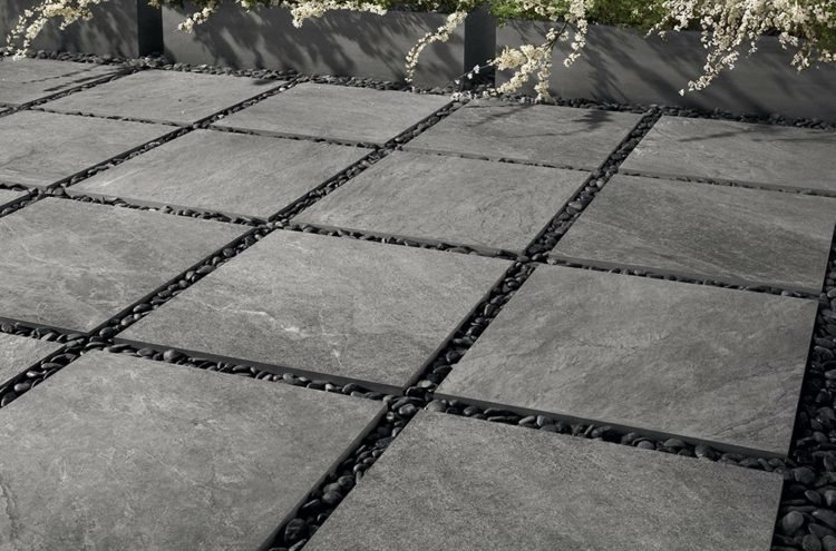 dlažba kameň vzhľad exteriér20 sivý dizajn okruhliaky škáry terasa