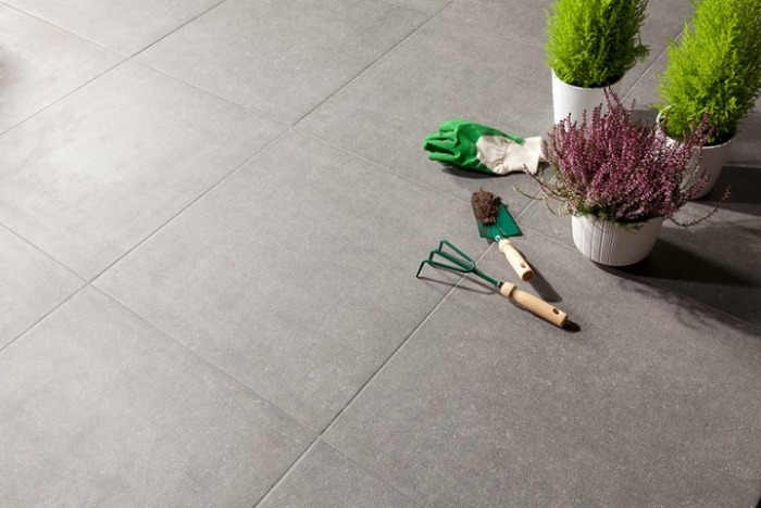 Dlažba-betónový vzhľad-veľký-formát-vhodný-do kúpeľne-obývačky-predsiene-terasy