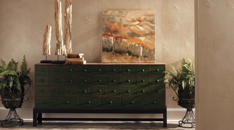 Vchod do zlatého a zeleného dizajnu pre vintage nábytok