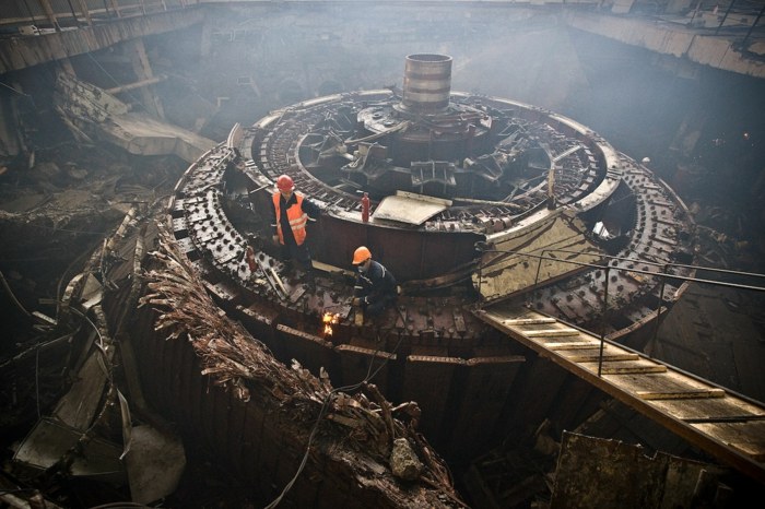 päť nadrozmerných predmetov ruiny po katastrofe zrúcanina priehrady