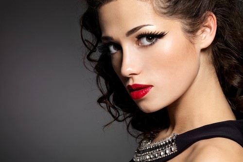 zvodný slávnostný pohľad červené pery magický vzhľad