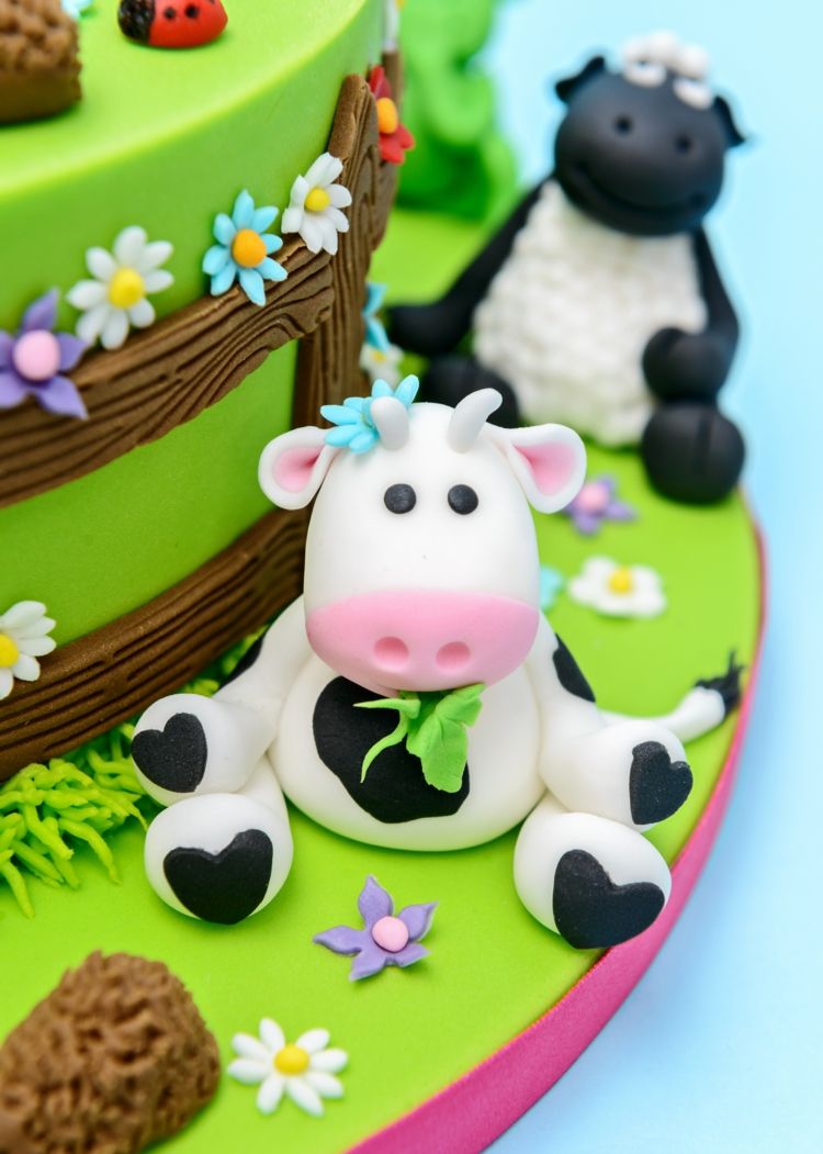 Fondantová-tortová-modelárska-fondánová-kravička-urob si sám-upeč