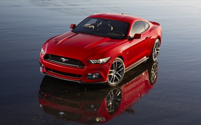 moderné auto Ford Mustang rok výroby 2015 Auto Ford Mustang rok výroby 2015 predné