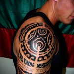 ETHNIC TATTOOS №255 - интересна версия на модела, който може успешно да се използва за обработка и прилагане като етнически татуировки, обозначаващи силата