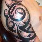 ETHNIC TATTOOS # 537 е готина версия на модела, която може лесно да се използва за усъвършенстване и приложение като етнически татуировки на бедрата