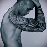 ETHNIC TATTOOS # 424 - изключителна версия на модела, която може успешно да се използва за трансформиране и прилагане като етнически татуировки на рамото