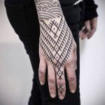 ETHNIC TATTOOS # 40 - уникална версия на модела, която може успешно да се използва за трансформиране и прилагане на гривни като етнически татуировки