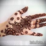 foto af mehendi -tatovering på håndfladen (mehendi on) (værdi) - eksempeltegning - 001