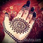 foto af mehendi -tatovering på håndfladen (mehendi on) (værdi) - eksempeltegning - 013