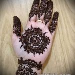 foto af mehendi -tatovering på håndfladen (mehendi on) (værdi) - eksempeltegning - 014
