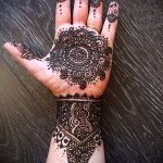 foto af mehendi -tatovering på håndfladen (mehendi on) (værdi) - eksempeltegning - 021