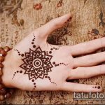 foto af mehendi -tatovering på håndfladen (mehendi on) (værdi) - eksempeltegning - 022