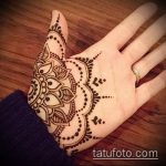 foto af mehendi -tatovering på håndfladen (mehendi on) (værdi) - eksempeltegning - 029