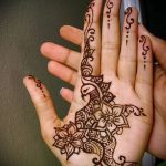 foto af mehendi -tatovering på håndfladen (mehendi on) (værdi) - eksempeltegning - 030