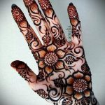 foto af mehendi -tatovering på håndfladen (mehendi on) (værdi) - eksempeltegning - 033