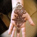 foto af mehendi -tatovering på håndfladen (mehendi on) (værdi) - eksempeltegning - 035