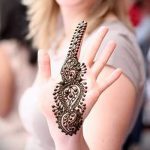 foto af mehendi -tatovering på håndfladen (mehendi on) (værdi) - eksempeltegning - 041