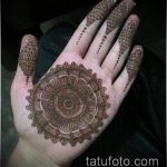 foto af mehendi -tatovering på håndfladen (mehendi on) (værdi) - eksempeltegning - 090