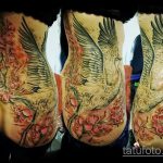 A meglévő gólya tetoválás eredeti változata - a rajz alkalmas egy gyermeket hordozó gólya tetoválására