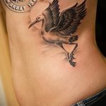 A gólya tetoválás menő változata elkészült - a rajz alkalmas a nyakán lévő gólya tetováláshoz