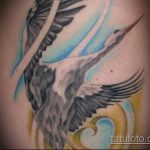 A kész gólya tetoválás egyedi változata - a rajz alkalmas a hátán lévő gólya tetováláshoz