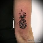 Izvorni primjer gotove tetovaže ananasa - crtež je prikladan za tetovažu ananasa na prstu